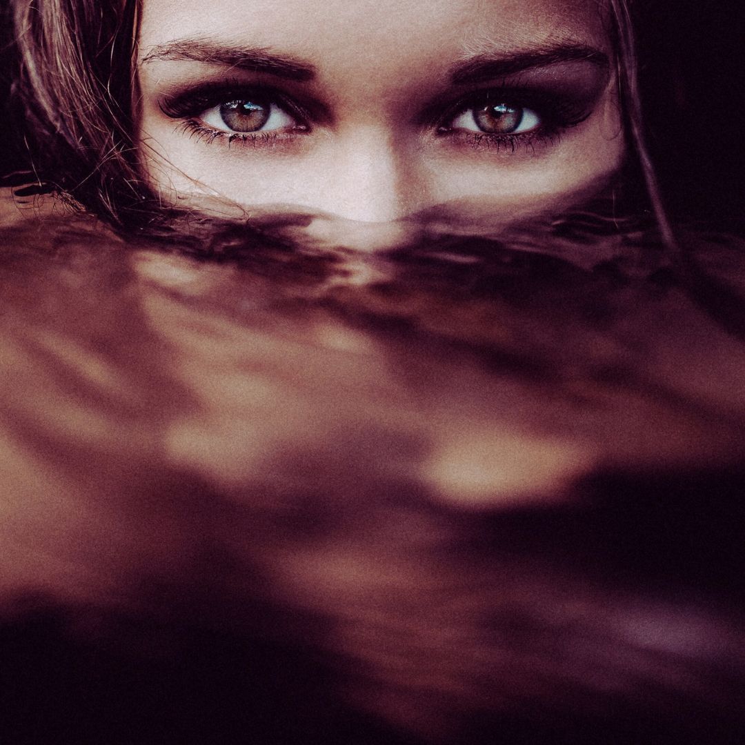 Portrait of Dark feminine woman with eyes above water