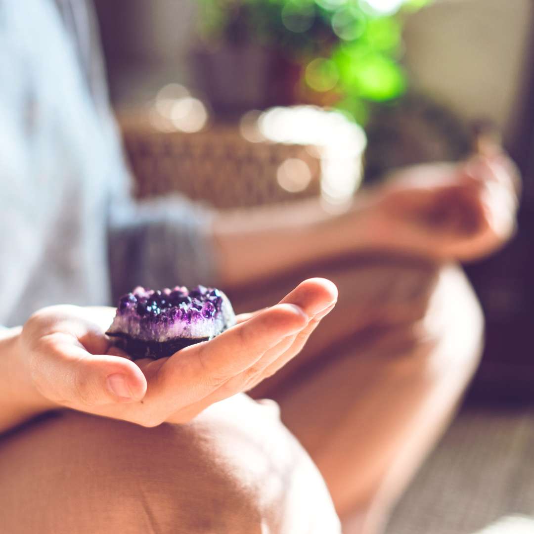 healing support with crystal meditation 