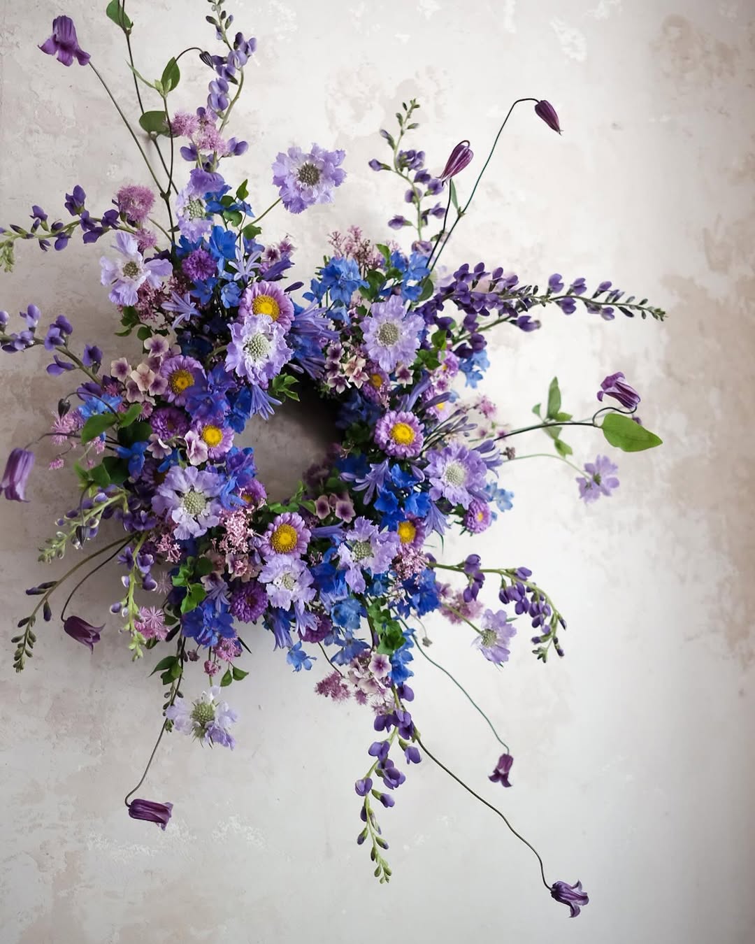Beautiful, chaotic blue tones spring flower wreath 