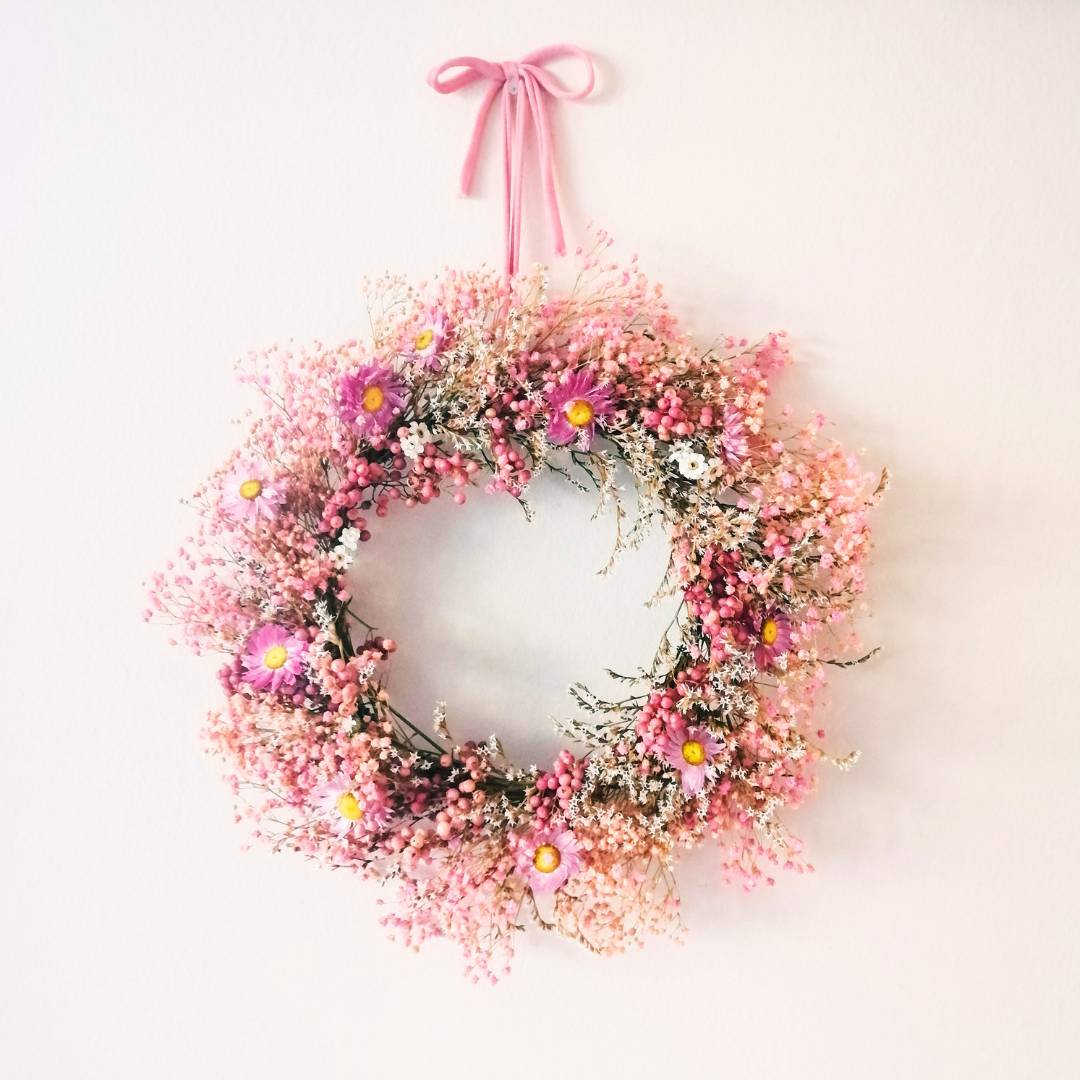 Simple pink valentines day wreath to symbolise love